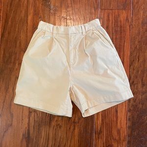 GAP high rise pleated khaki shorts in washwell 00
